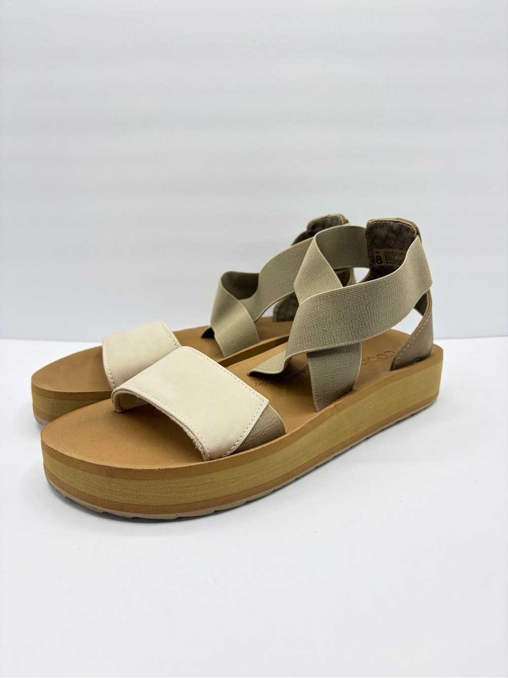 Cobain Women’s Size 8 RomaRise Cream & Tan Cushion Sandals Summer Comfortable